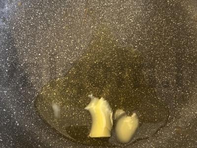 Keptas bulvės su voveraitėmis ir žolelėmis Žingsnis 3