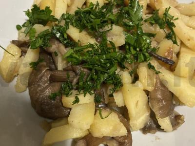 Keptas bulvės su voveraitėmis ir žolelėmis Žingsnis 7