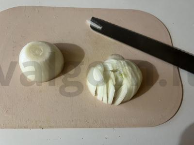 Marinuoti svogūnai maišelyje Žingsnis 4