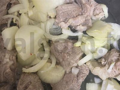 Kiaulienos guliašas su daržovėmis ir salsos padažu Žingsnis 2