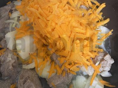 Kiaulienos guliašas su daržovėmis ir salsos padažu Žingsnis 3