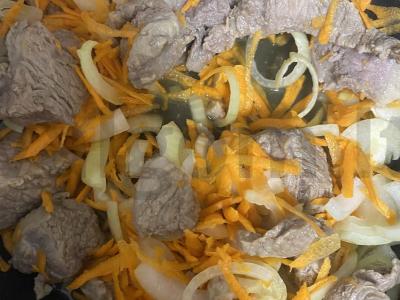 Kiaulienos guliašas su daržovėmis ir salsos padažu Žingsnis 4