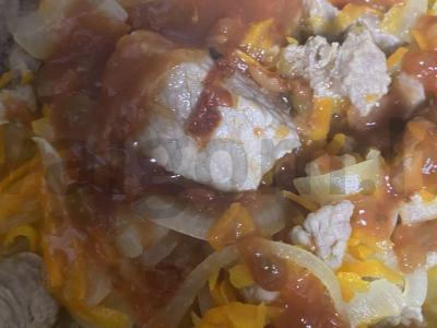 Kiaulienos guliašas su daržovėmis ir salsos padažu Žingsnis 5