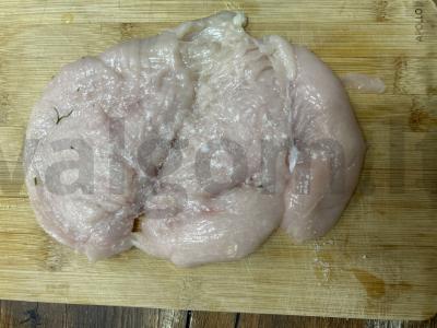 Vištienos filė su sultinga suluguni ir žolelių įdaru Žingsnis 9