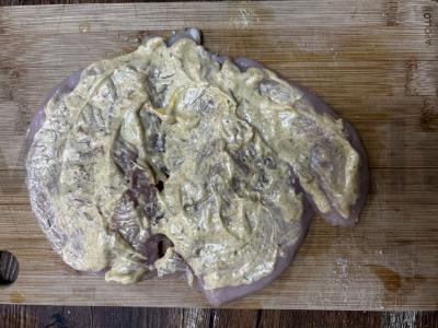 Vištienos filė su sultinga suluguni ir žolelių įdaru Žingsnis 10