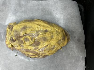 Vištienos filė su sultinga suluguni ir žolelių įdaru Žingsnis 13