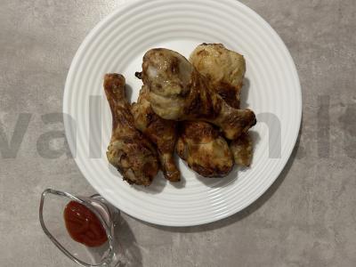 Vištienos blauzdelės kefyre pagrindine nuotrauka