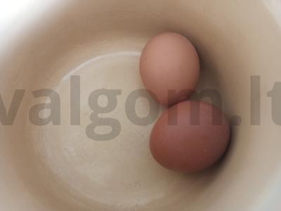 Įdaryti kiaušiniai su virta-rūkyta šonine ir imituota ikra Žingsnis 1