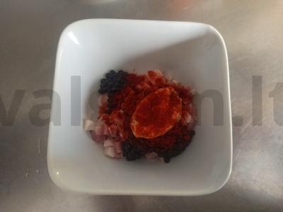 Įdaryti kiaušiniai su virta-rūkyta šonine ir imituota ikra Žingsnis 4