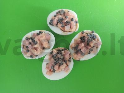 Įdaryti kiaušiniai su virta-rūkyta šonine ir imituota ikra Žingsnis 5