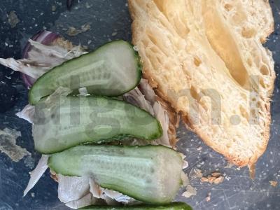 Kruasanas su vištienos, agurkų ir raudonojo svogūno įdaru Žingsnis 3