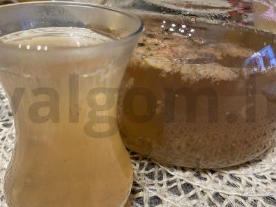 Braškinių-imbiro arbata pagrindine nuotrauka