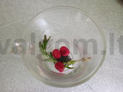 Arbata su avietėmis, rozmarinu ir medumi Žingsnis 3