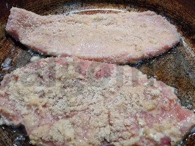 Švelnus kiaulienos šnicelis keptuvėje Žingsnis 6