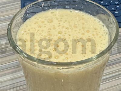 Pieninis kokteilis iš rauginto pieno pagrindine nuotrauka