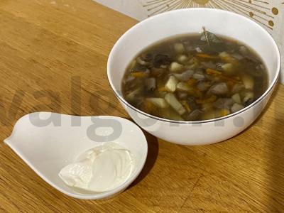 Miško grybų sriuba pagrindine nuotrauka