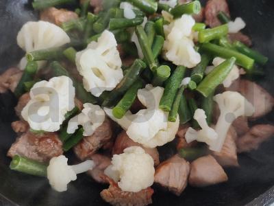 Kalakutiena su daržovėmis sojų padaže Žingsnis 3