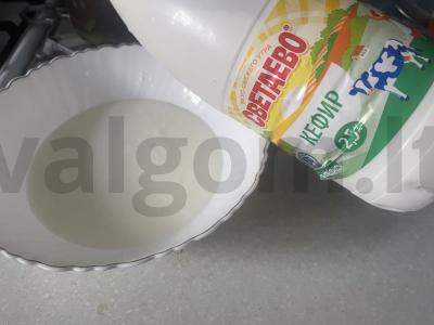 Pankekai su kefyru ir kiviais Žingsnis 1