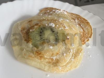 Pankekai su kefyru ir kiviais pagrindine nuotrauka