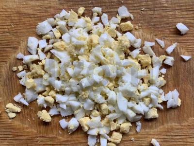 Olivje su marinuotais agurkais ir grietine Žingsnis 2