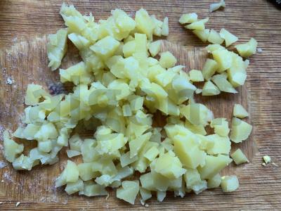 Olivje su marinuotais agurkais ir grietine Žingsnis 3