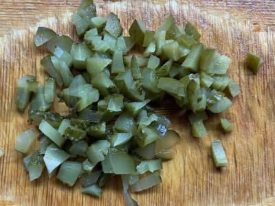 Olivje su marinuotais agurkais ir grietine Žingsnis 6