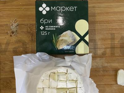 Keptas brie sūris su įvairiais duonos tipais ir vyšniniais pomidorais Žingsnis 3