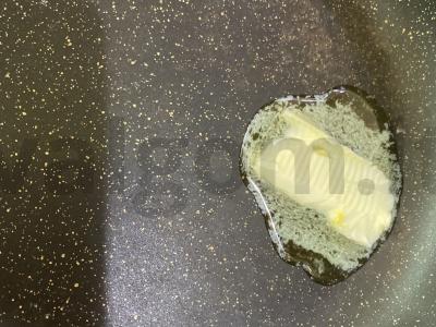 Kiaušinienė su sūriu ir prieskoniais Žingsnis 1