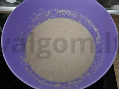 Namų pyragėliai su virtomis kiaušiniais, žolelėmis ir sūriu Žingsnis 1