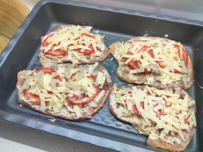 Kiaulienos kotletai su pomidorais ir svogūnais Žingsnis 6