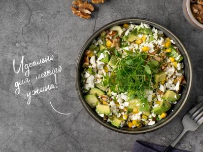 Salotas su varške ir kukurūzais pagrindine nuotrauka