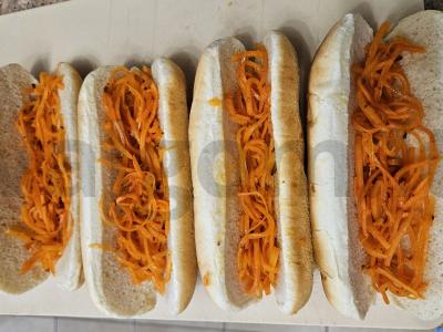 Karšti šunys su smulkintomis agurkais Žingsnis 3