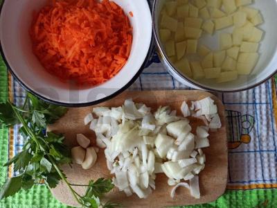 Namų borsčas su kiauliena ir burokėliais pomidorų sultyse Žingsnis 3