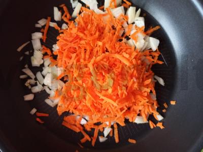 Namų borsčas su kiauliena ir burokėliais pomidorų sultyse Žingsnis 4