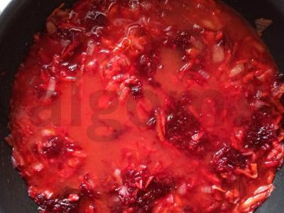 Namų borsčas su kiauliena ir burokėliais pomidorų sultyse Žingsnis 7