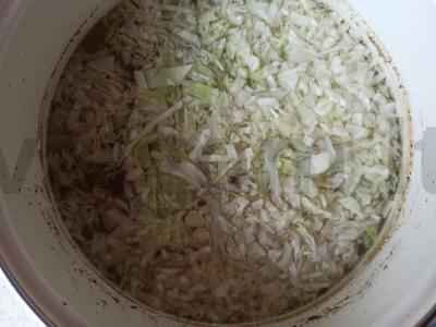 Namų borsčas su kiauliena ir burokėliais pomidorų sultyse Žingsnis 10