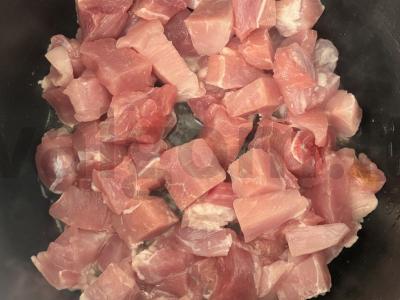 Troškinta mėsa su bulvėmis lėtoje viryklėje Žingsnis 3