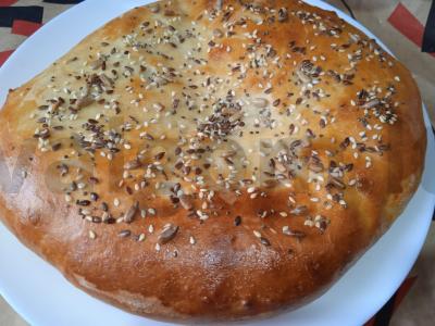 Hachapuri su rūkytu Adygei sūriu pagrindine nuotrauka