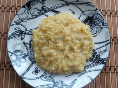 Pšenių košė su migdolų pienu ir ciberžole pagrindine nuotrauka