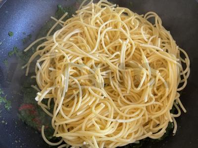 Makaronai su špinatais, džiovintais pomidorais ir sūriu Žingsnis 4