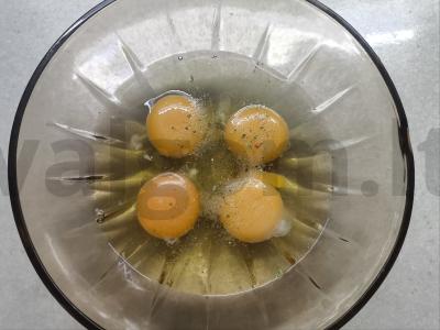 Omletas su dešrelėmis ir žirneliais Žingsnis 2