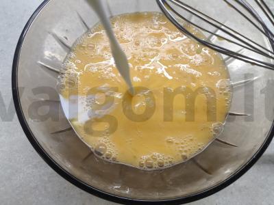 Omletas su dešrelėmis ir žirneliais Žingsnis 3