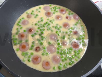 Omletas su dešrelėmis ir žirneliais Žingsnis 5