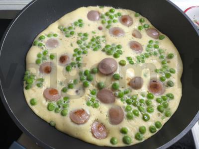 Omletas su dešrelėmis ir žirneliais Žingsnis 6