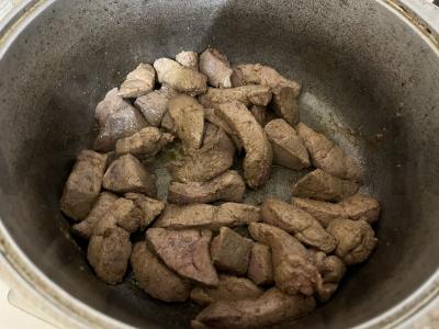 Troškinta jautienos kepenėlė su svogūnais Žingsnis 5