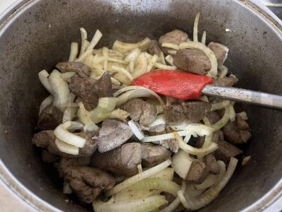 Troškinta jautienos kepenėlė su svogūnais Žingsnis 10