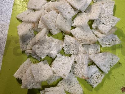 Skani krevečių salotos „Cezaris namuose“ Žingsnis 1