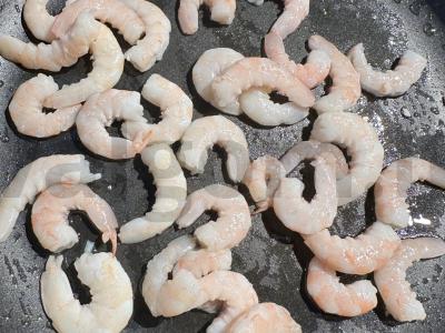 Skani krevečių salotos „Cezaris namuose“ Žingsnis 5