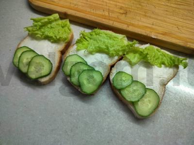 Šventiniai sumuštiniai su raudonąja ikra ir daržovėmis Žingsnis 3