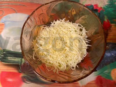 Salotas „Suhocvet“ su fazano filė ir kiaušiniu Žingsnis 3